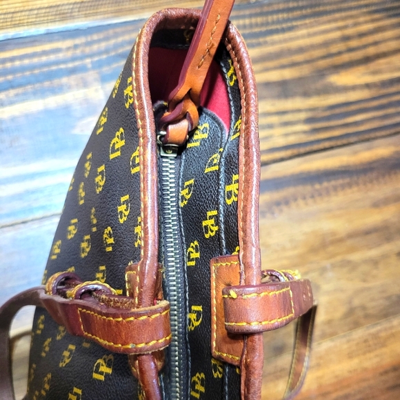 Used Dooney & Bourke handbag - Picture 4 of 8